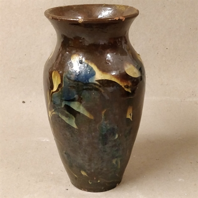 glaseret gammel keramik vase mørke farve creme